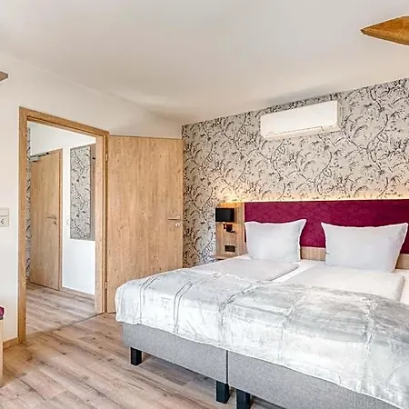 Haus Moselfranke 호텔 3*